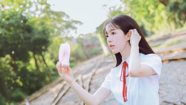 空调除湿和制冷哪个更凉快(空调除湿和制冷哪个冷)