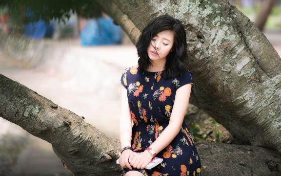 手机看家里监控摄像头(如果家里安装了远程监控摄像头，手机也可以看的那种，万一电脑主)