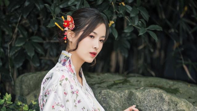 21寸彩色电视机(21寸长虹彩色电视机放出来的图像不清楚就像影子一样怎么修？)
