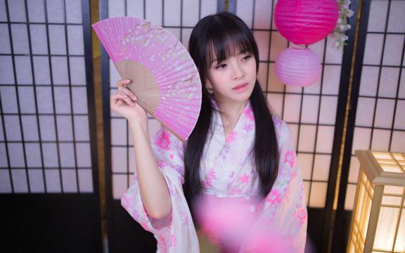 手机投影到墙上(怎样能让手机视频投到墙上？)