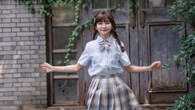 12v低音炮详细接线图(1我有个12v的汽车低音炮想放在家里听买什么电源线？)