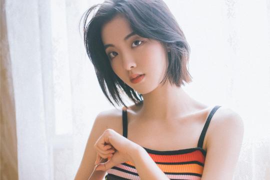 耳机音箱切换(怎么用耳机和音箱切换？)