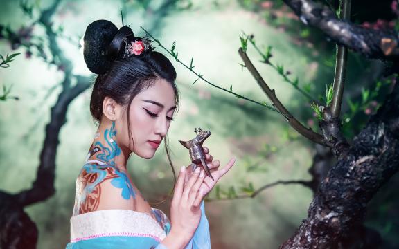 户外太阳能照明灯(太阳能户外灯面板向哪个方向？)