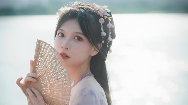 重拾老时光：在这里找到您的老式电子管收音机！