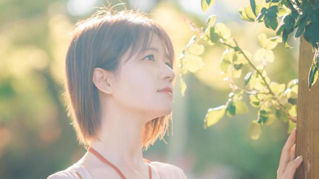 长虹chiq电视投屏设置方法(长虹电视CHIQ遥控器配对教程？)