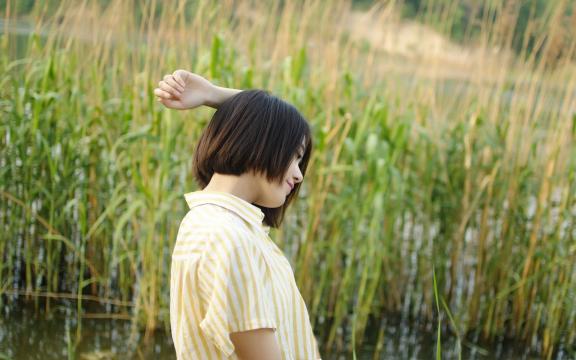 H501德生收音机：便携轻巧，轻松收听您喜爱的音乐和节目！