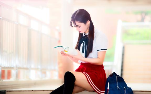 为何使用一段时间后空调出风口会闻起来臭臭的？
