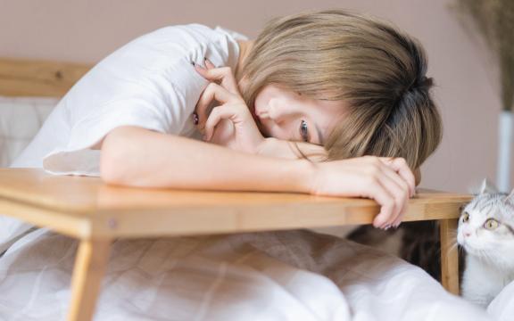 纠结要不要买跑步机(在跑步机上跑步是否比在跑道上跑同样距离更轻松省力？)