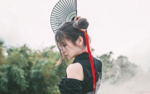 中央空调的尺寸如何影响出风口和送风口的大小？