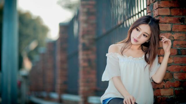 从哪里能买到电视机液晶裸屏(英文“菲林”怎么说？)